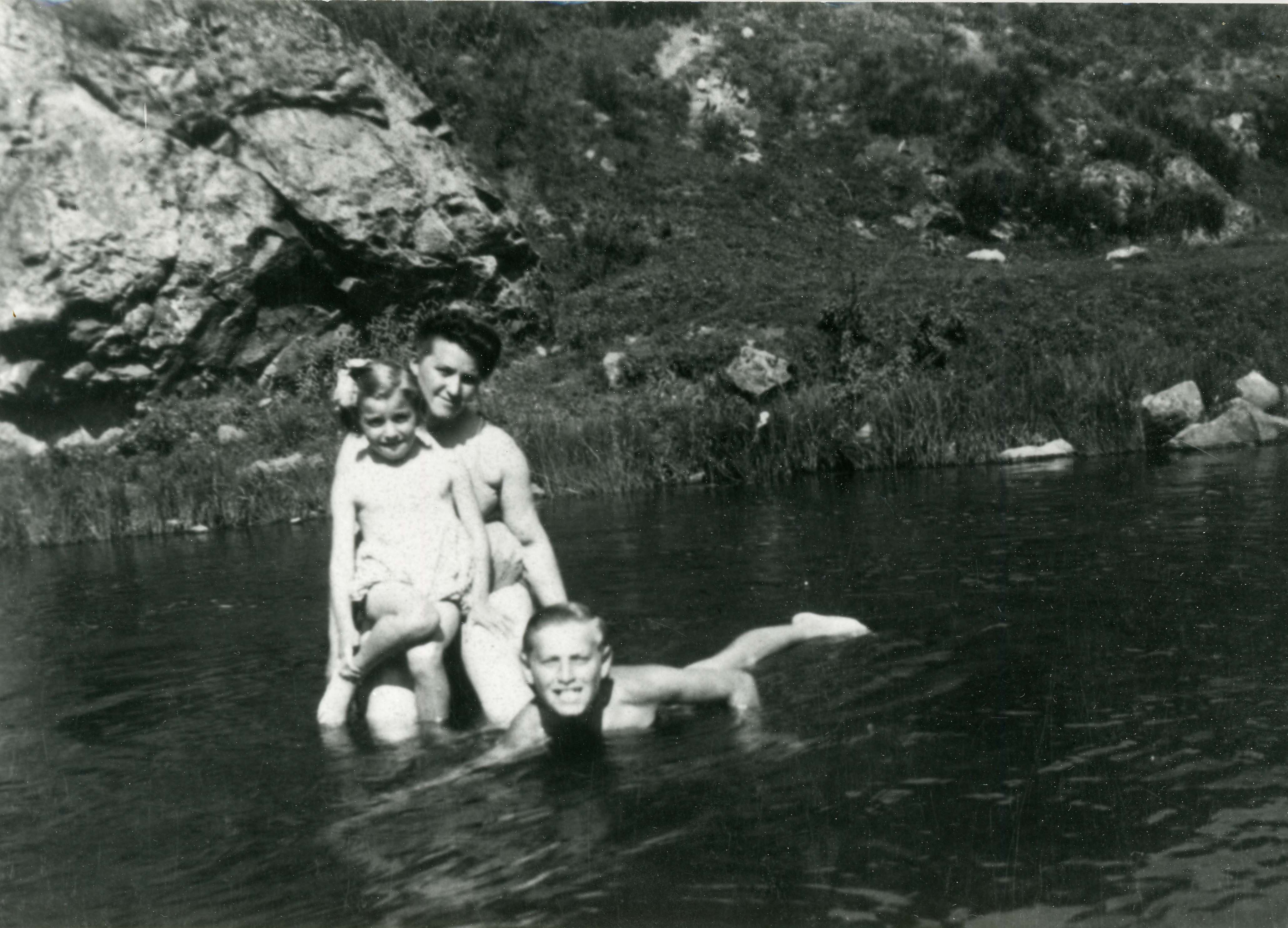 Zinger Family in the Lignon River